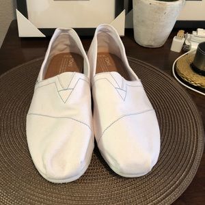 Brand new classic Toms.